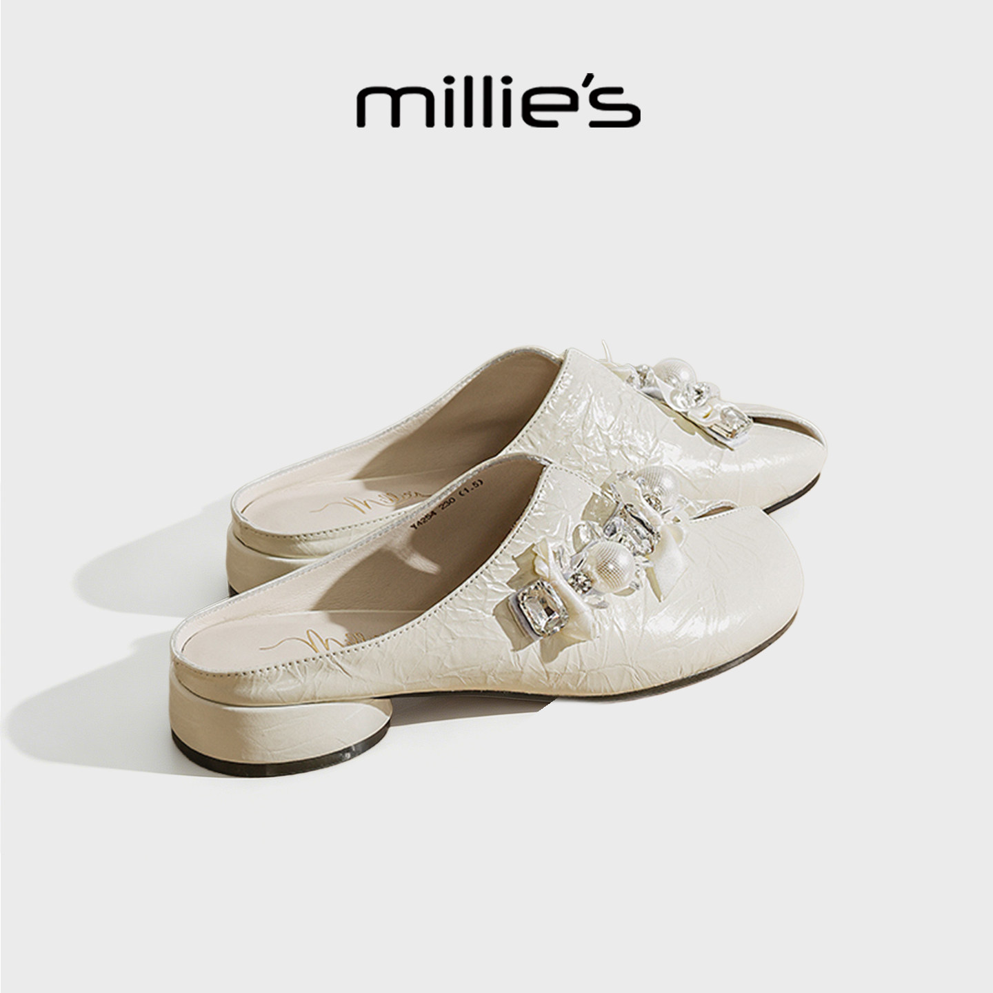 MILLIE'S/妙丽水钻花朵包头拖鞋女米白色粗跟半包拖外穿懒人鞋
