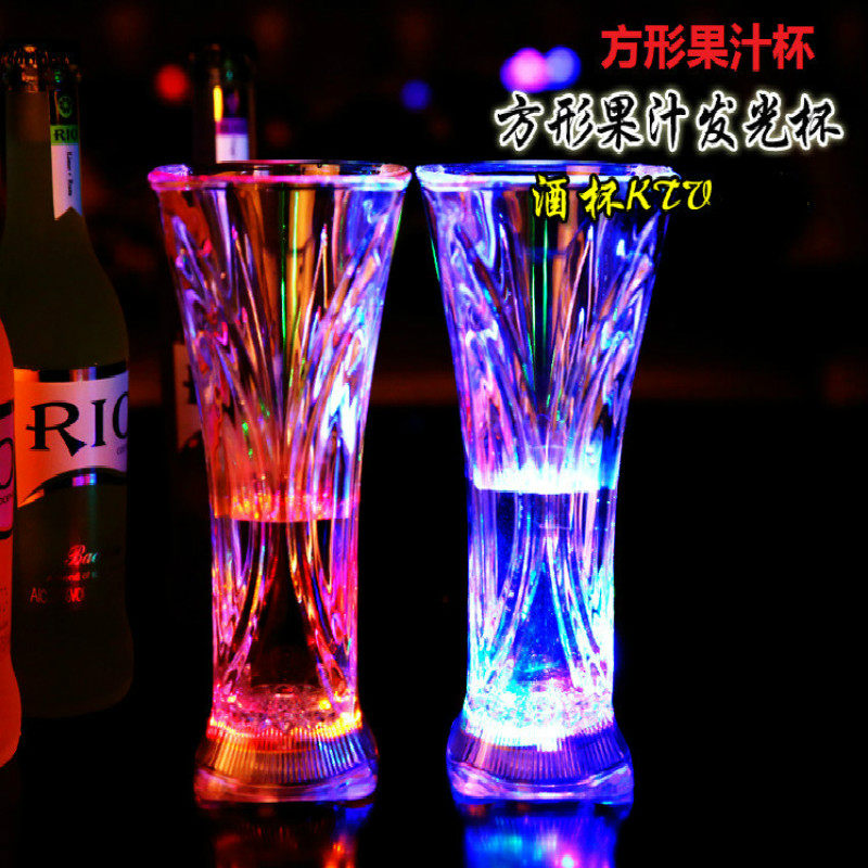 뜨거운 판매 다채로운 빛나는 컵 유도 차가운 빛 물 컵 LED 플래시 컵 바 KTV 와인 컵 공장 직접 판매