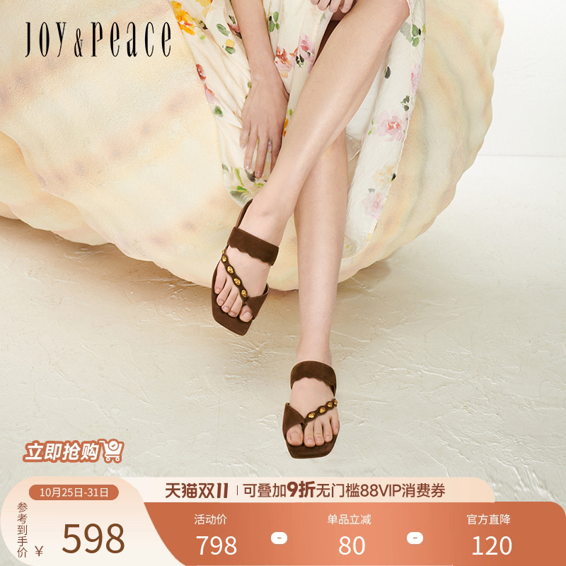 真美诗老钱风金属饰扣夹趾拖鞋