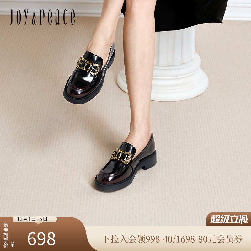 真美诗粗跟复古浮雕饰扣乐福鞋