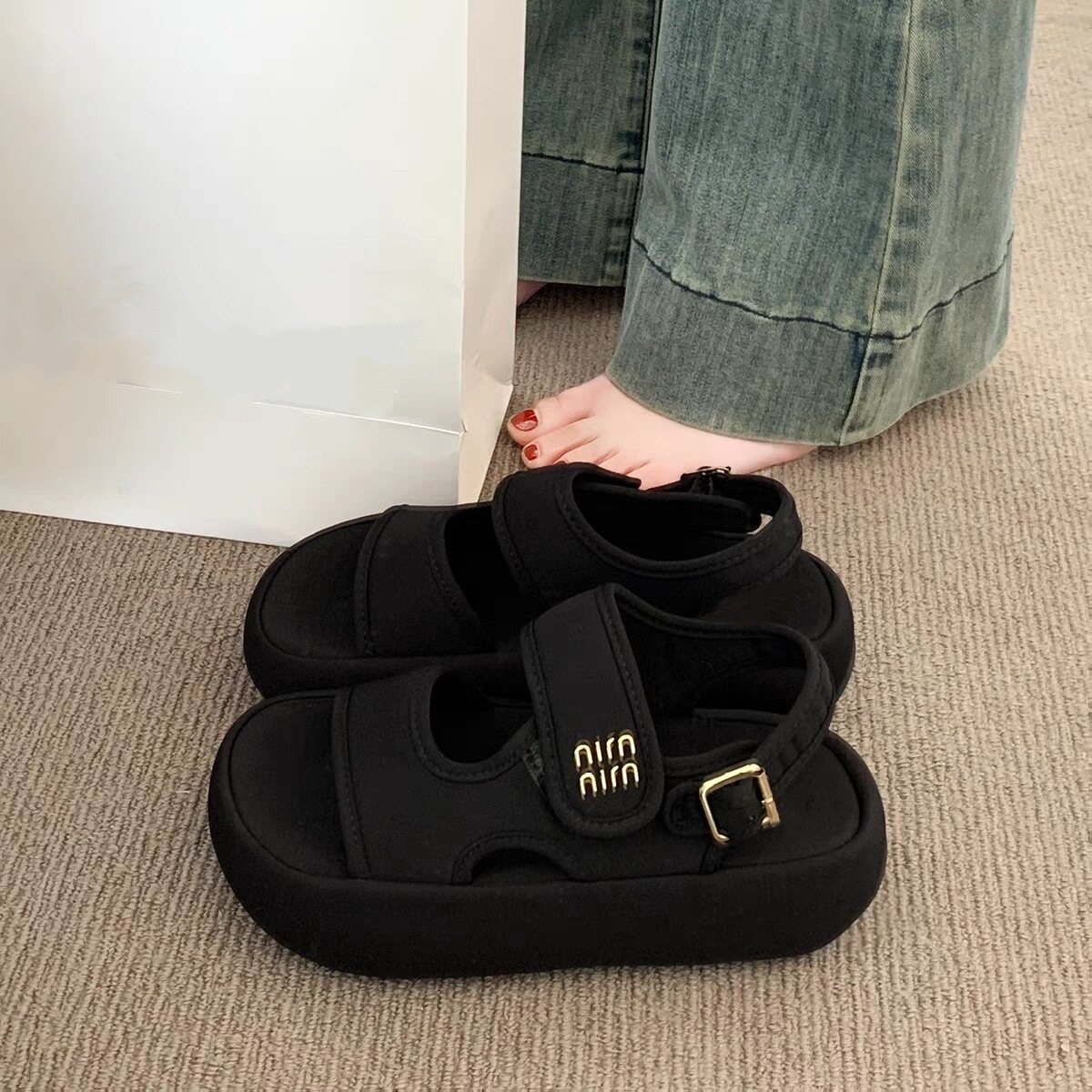 厚底凉鞋女夏季外穿2026新款超火配裙子百搭不累脚黑色软底罗马鞋