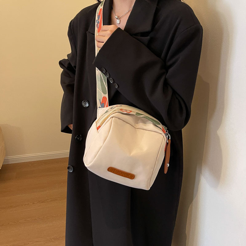新款单肩斜挎包包女大容量牛津布彩带贝壳包时尚潮抖音爆款小方包