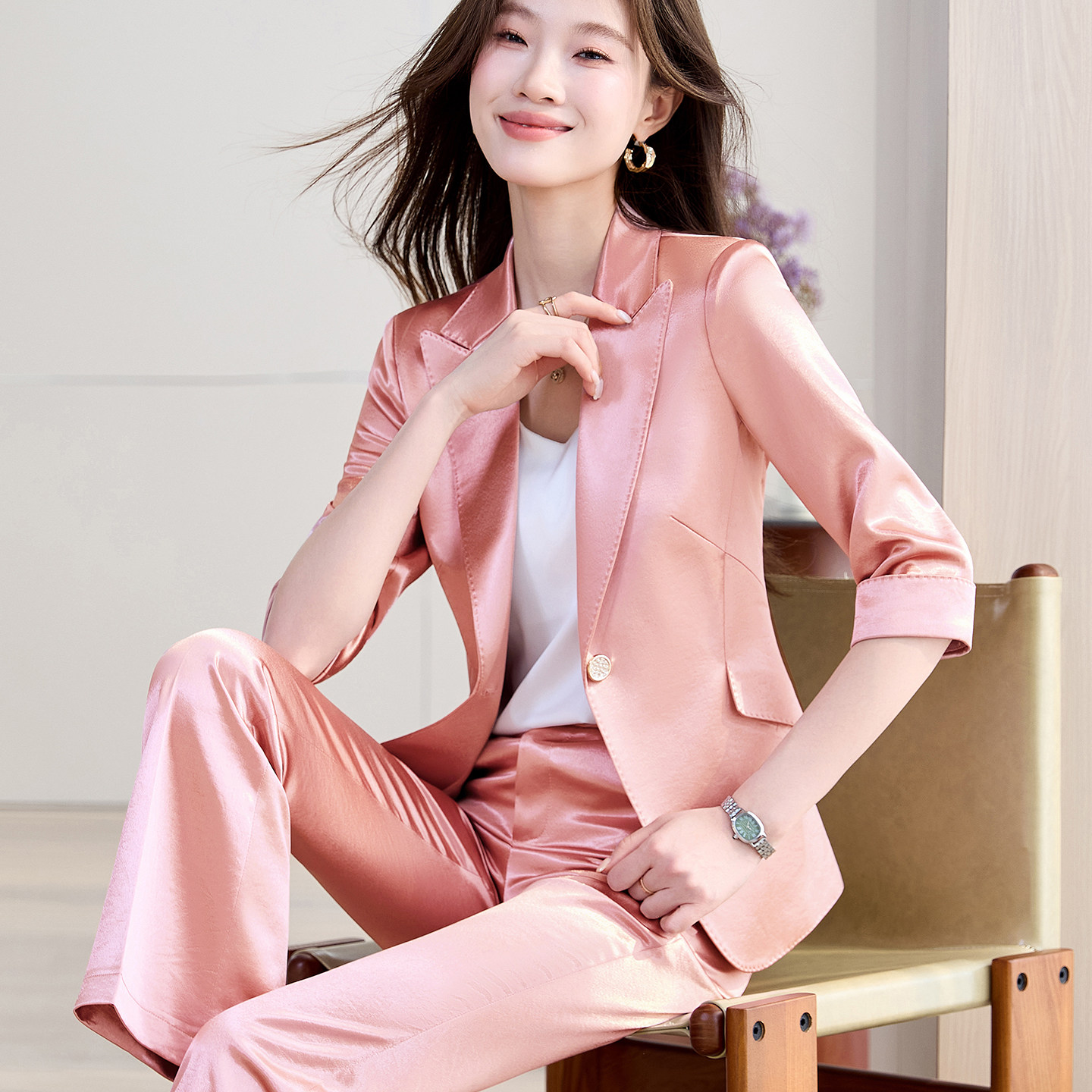 粉色缎面七分袖小西装套装女春夏薄款女神范洋气减龄休闲职业西服