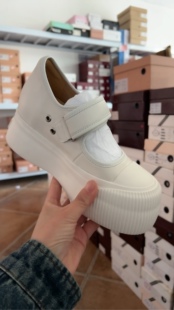 w8413头层牛皮7cm 有热油笔印记正常用热吹风吹吹就下去了