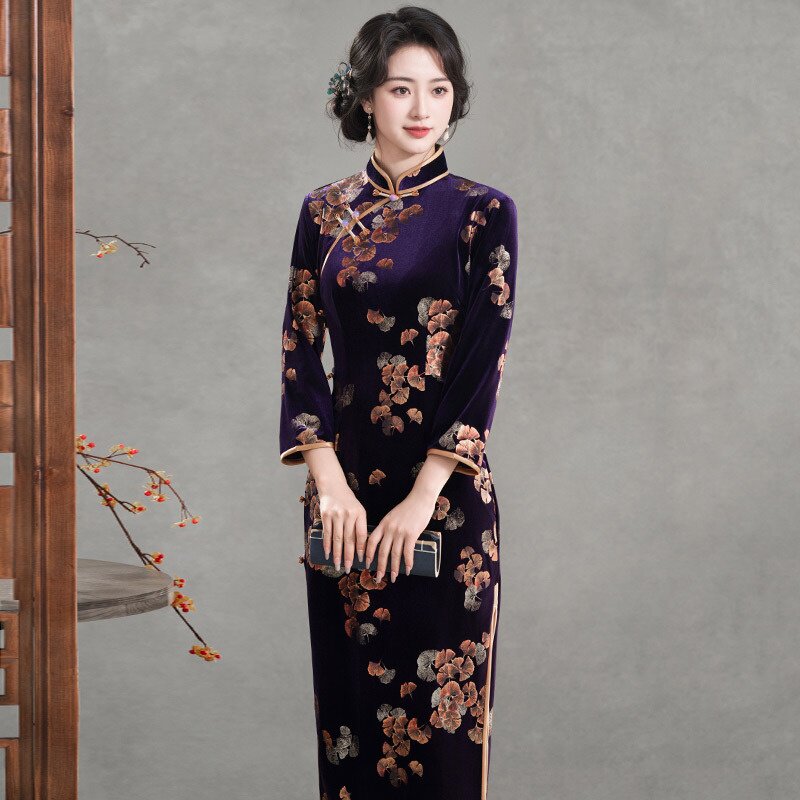 2026新款紫色丝绒妈妈国风中式长款秋季长袖旗袍轻款女复古冬季高