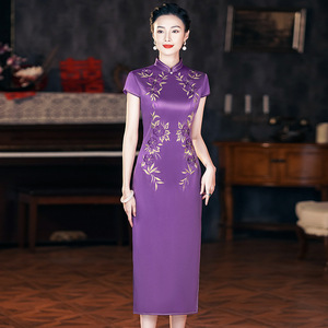 2026新款年轻妈妈婚宴礼服醋酸缎刺绣喜婆婆结婚旗袍洋气D108
