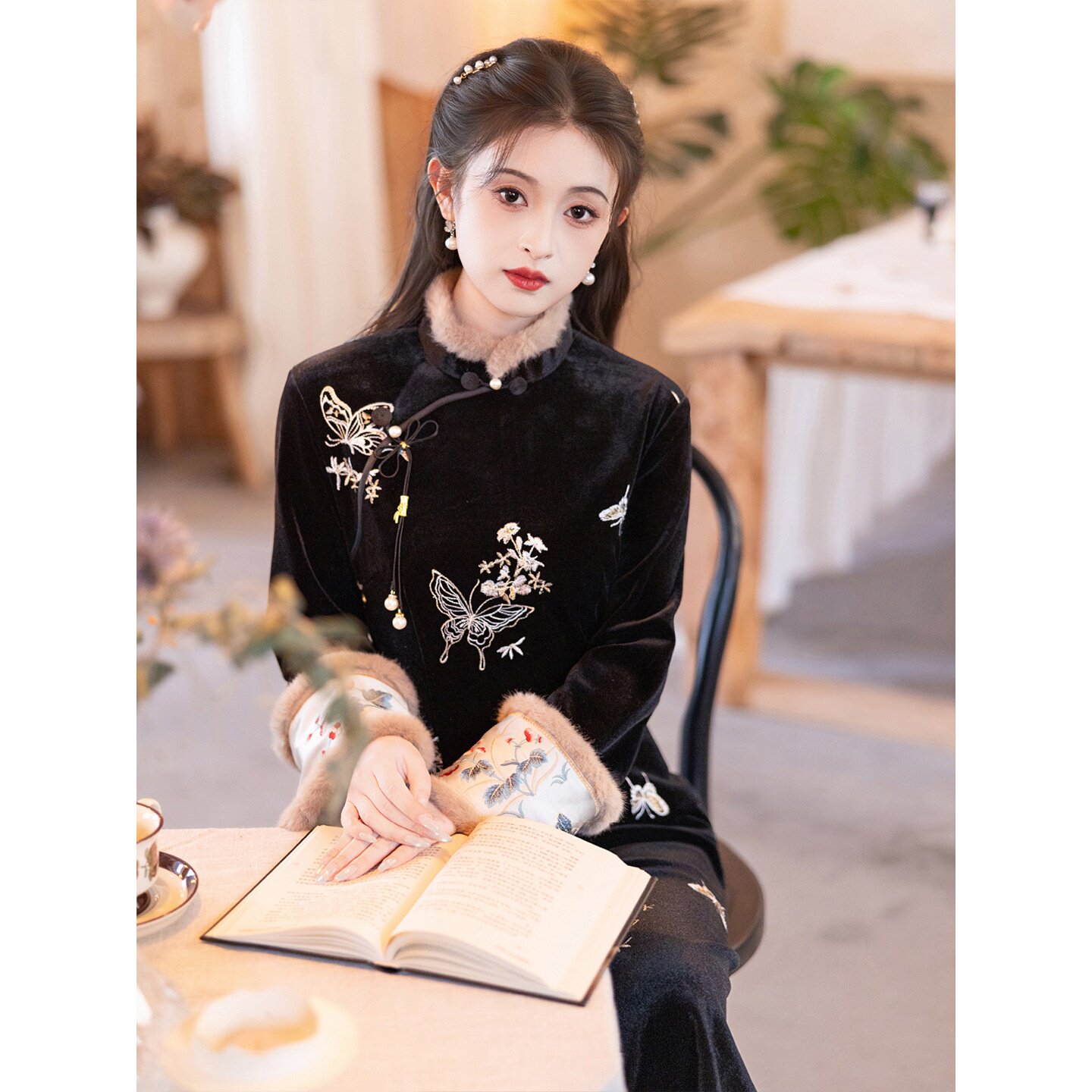 2026新款黑色旗袍季丝绒刺绣装女新中式国风复古连衣裙日常高品质