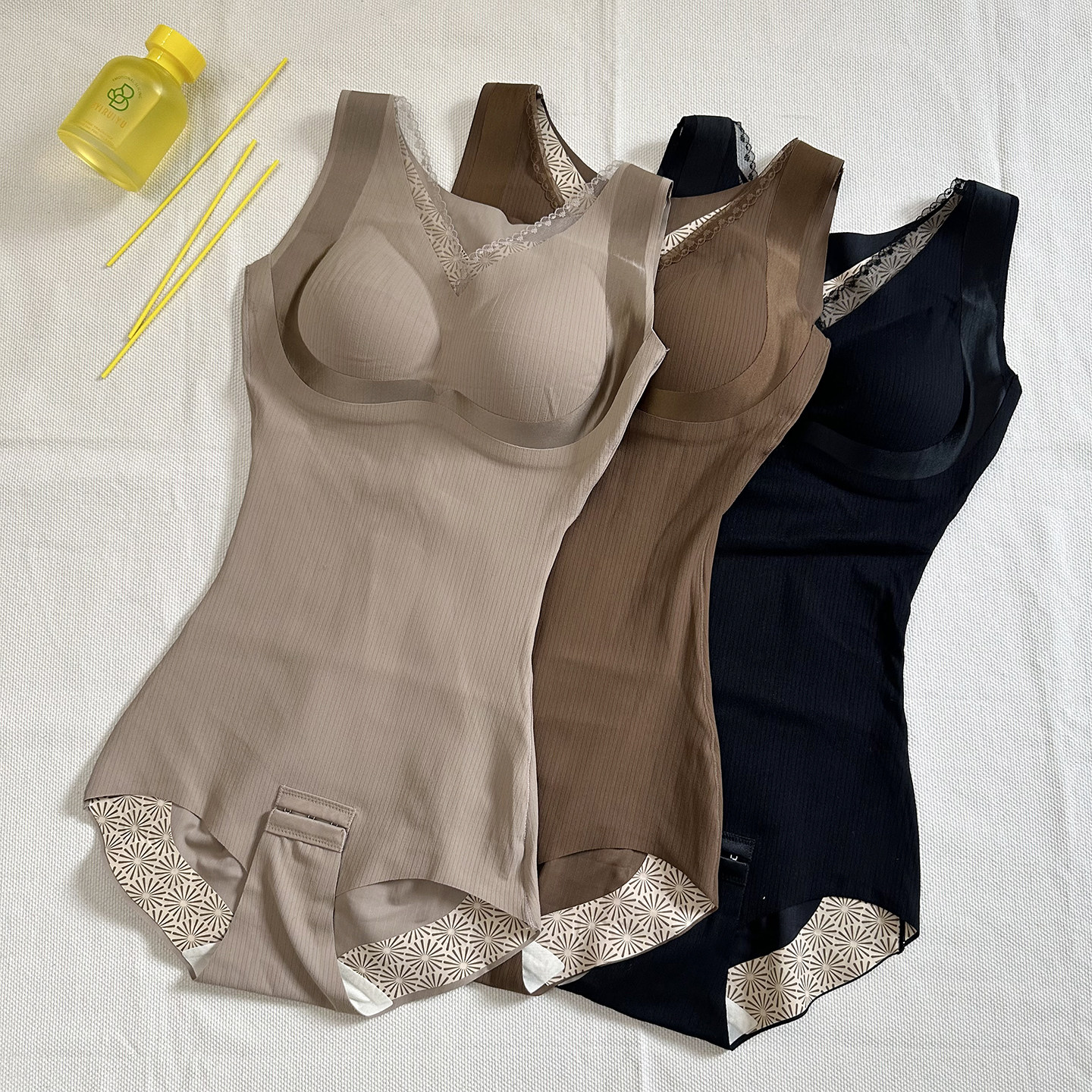 款磨毛保暖塑身连体衣加厚带胸垫