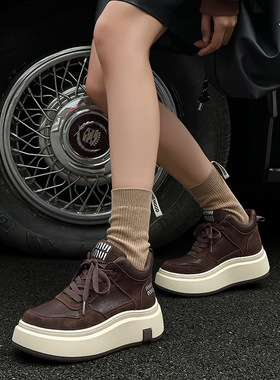 高帮厚底板鞋女2025年秋冬新款真皮松糕加绒ins潮时尚运动休闲鞋