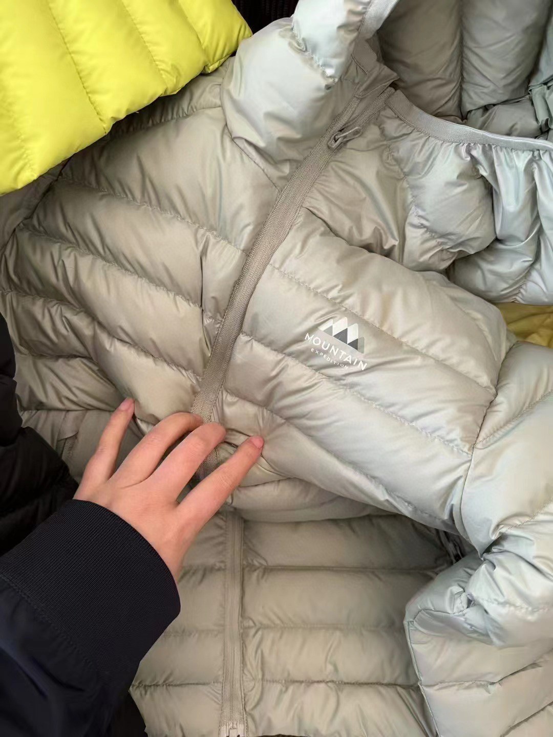 儿童冬季轻量型排骨连帽羽绒服中大童保暖安心国标90白鸭绒面包服