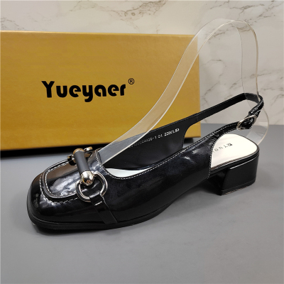 月芽儿正品羊漆皮粗跟方头单鞋女