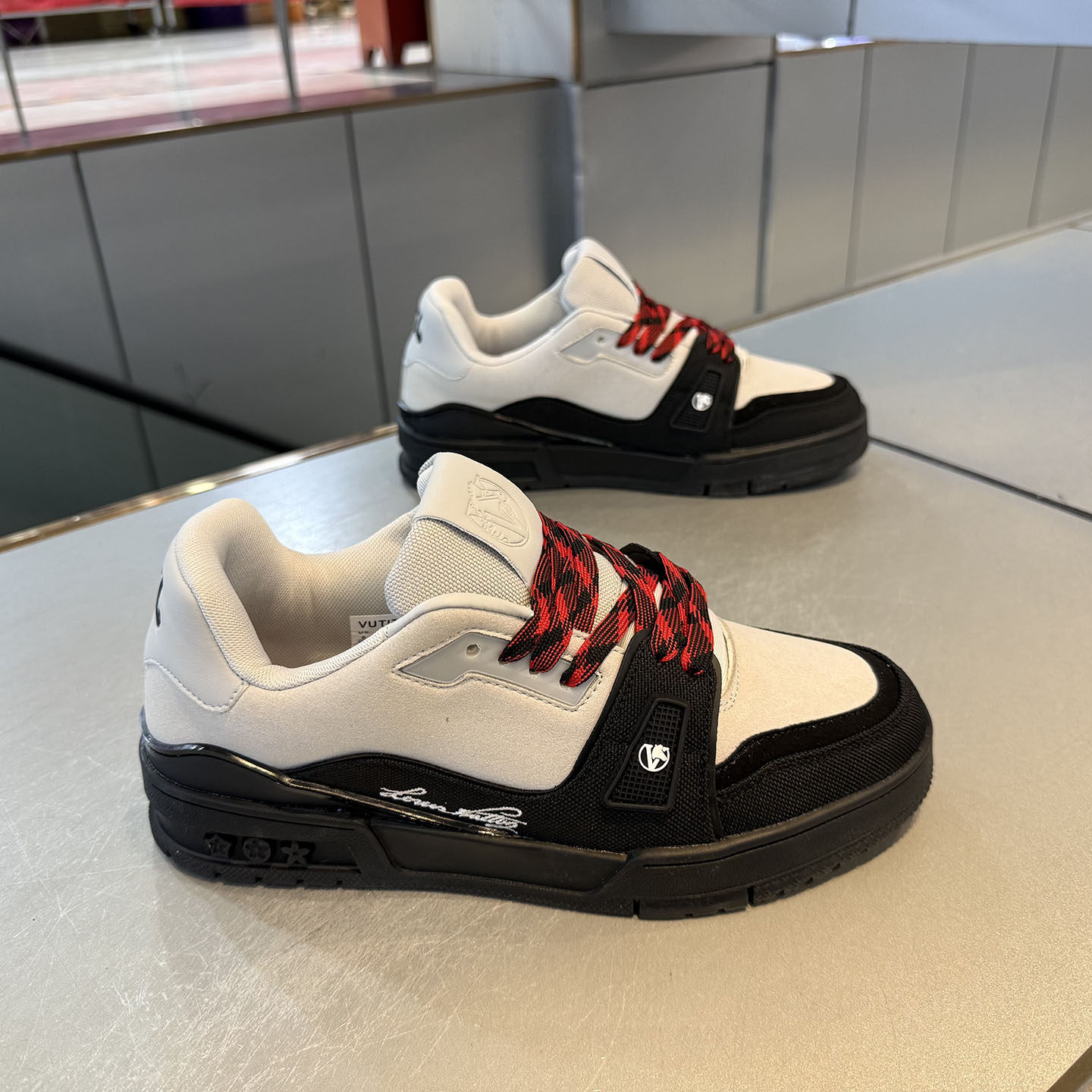 男鞋2026春季新款轻便休闲鞋舒适百搭运动鞋青年男士透气软底板鞋