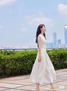 明星曾黎鲁豫同款白色V领无袖皱褶夏季连衣裙定制高腰线百褶裙