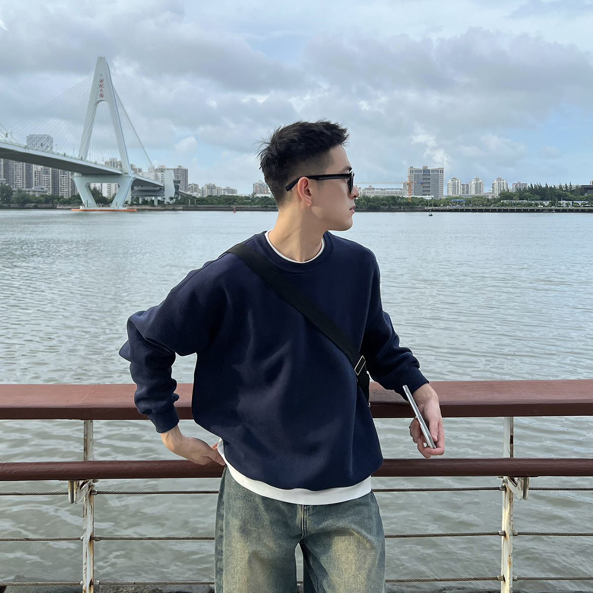 王几又藏蓝基础款套头卫衣