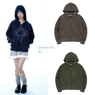 现货 coyseio秋冬新款学院风休闲卡通娃娃图案拉链连帽卫衣外套女