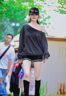 现货 韩国letterfrommoon 许我耀眼赵露思同款卫衣露肩斜肩上衣女