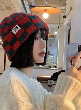 2026新品秋冬保暖格子帽显脸小百搭毛线帽针织帽冷帽男女护耳帽。