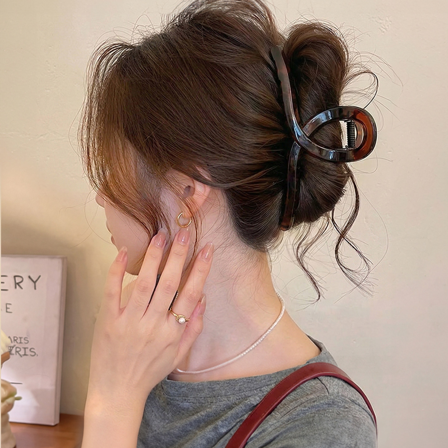 高级感亮面琥珀棕交叉抓夹女大号鲨鱼夹百搭后脑勺发夹2026新款