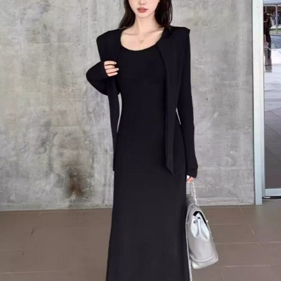 温柔赫本风收腰打底连衣裙女秋冬新款过膝收腰修身显瘦包臀长裙子