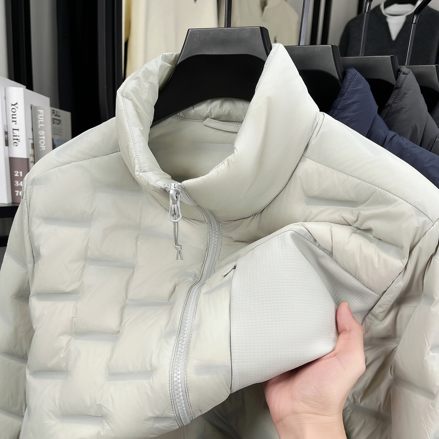 轻便薄款男士秋冬保暖羽绒服