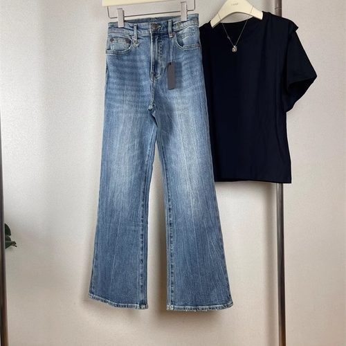 复古百搭微喇牛仔裤简约纹理感