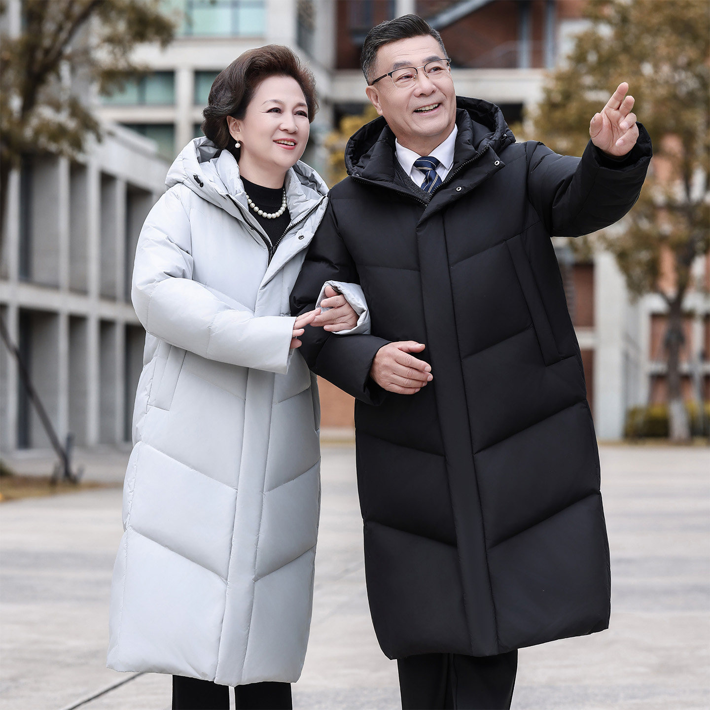 中长款运动休闲连帽鹅绒服中老年男女同款羽绒服冬季保暖防寒外套