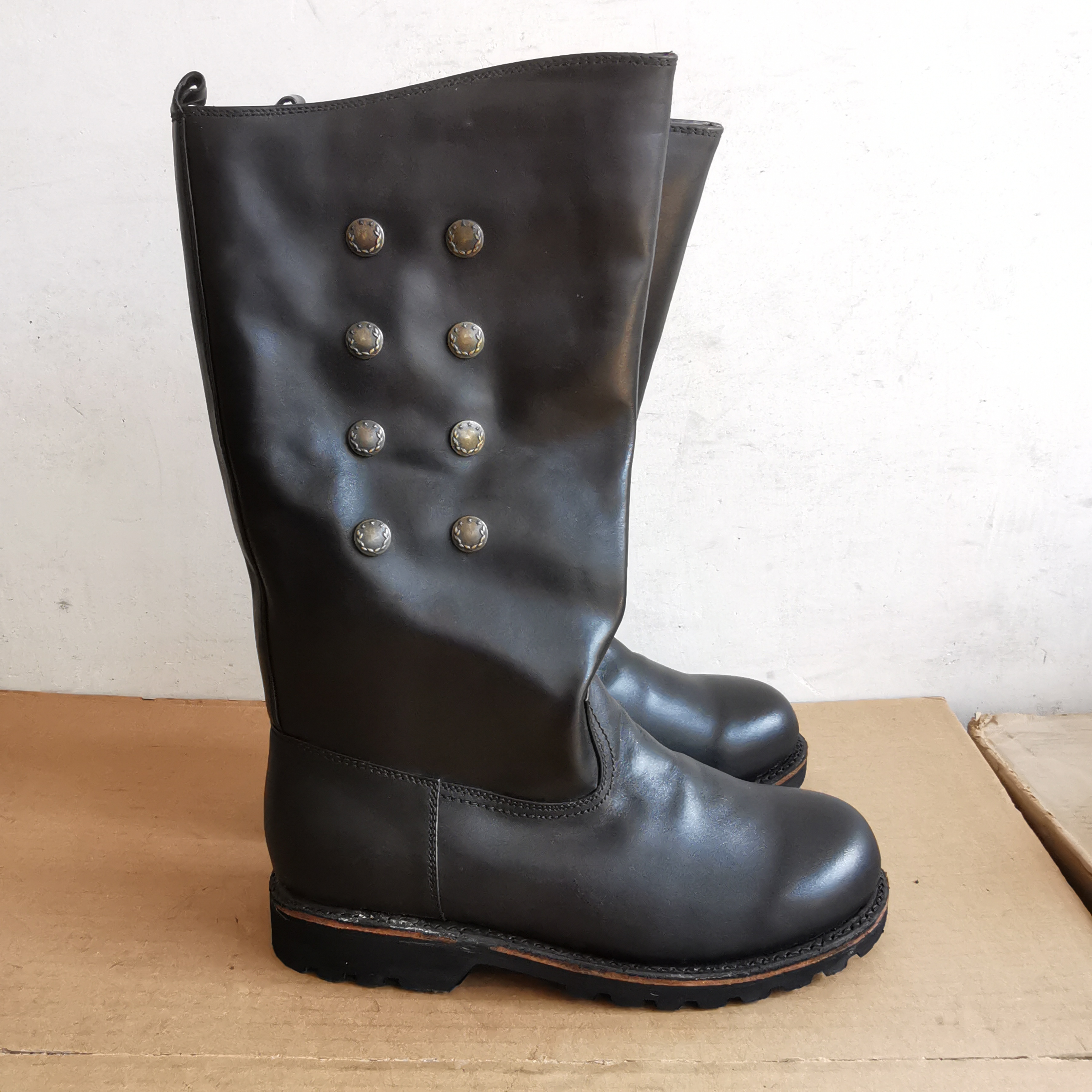 5302库存真皮马靴男式长筒靴铆钉骑士靴圆头高筒靴子头层牛皮套筒