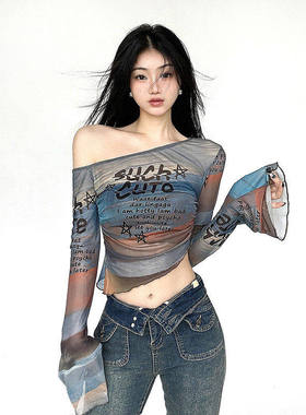 FUNOFF 热辣加州#辣妹晕染字母印花斜肩网纱喇叭长袖小众罩衫上衣