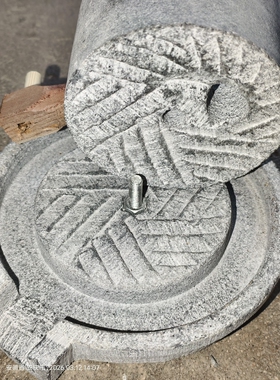 大别山天然青石手工雕刻复古质感小巧便捷掌中石磨亲子庭院摆件