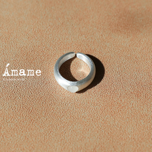 Amame凝脂拉丝银色白玛瑙戒指