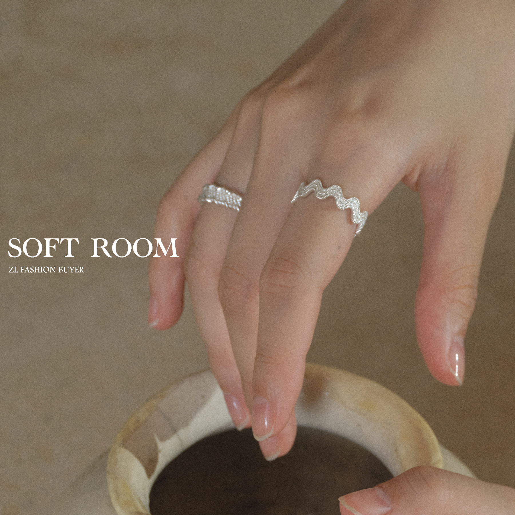 官方授权SOFT ROOM波浪花边织带斜纹闪钻细带双层叠戴戒指女