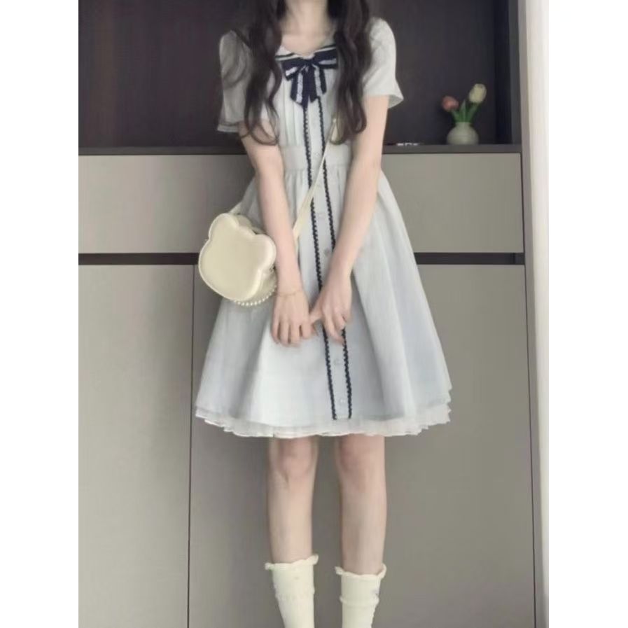 高中生蕾丝拼接泡泡袖甜美裙子