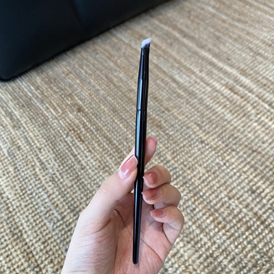 巨牛！三角小熨斗遮瑕刷精准遮瑕刷黑眼圈泪沟法令纹高光提亮刷
