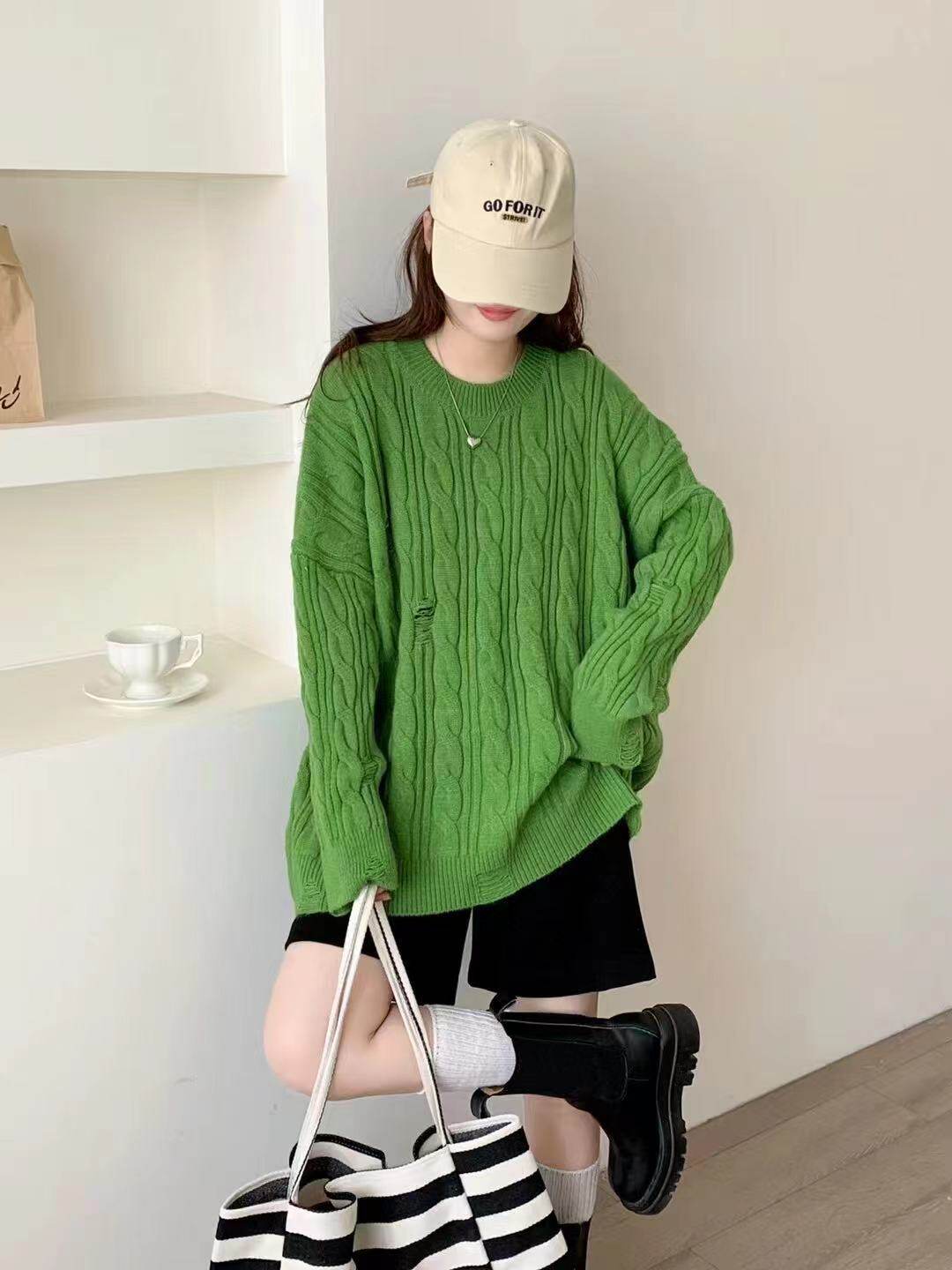 韩国设计感东大门新款冬圆领破洞羊毛麻花菱格纹理针织套头毛衣