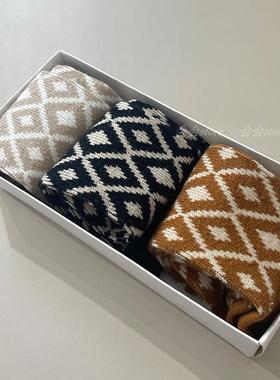 2024早秋新款复古菱形日常舒适丝光羊毛百搭中筒袜701055