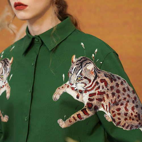 咖沫原创高级感双豹印花上衣