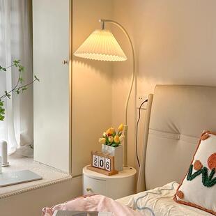 奶油风落地灯客厅沙发旁角落边几置物摆件现代卧室床头柜台一体灯