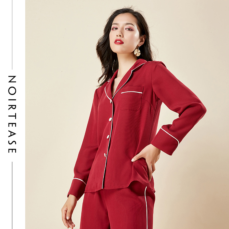 面料柔软透气，修身性感