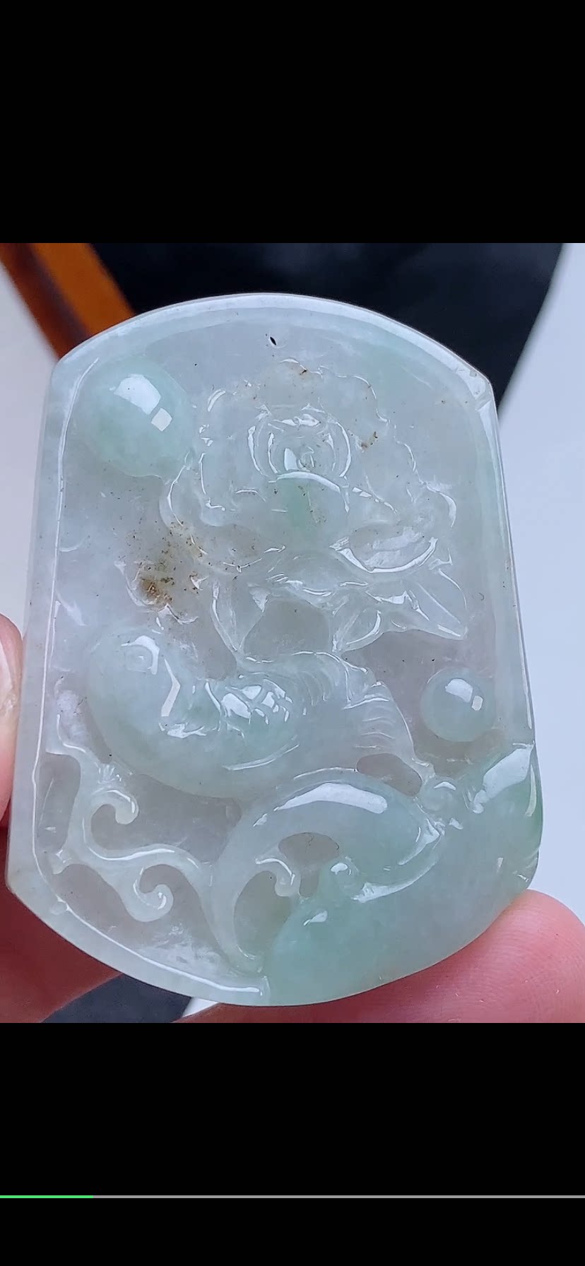 55.6-42.4-6.8mm,水润  富贵有余吊坠，天然翡翠A货aaa68.5十二
