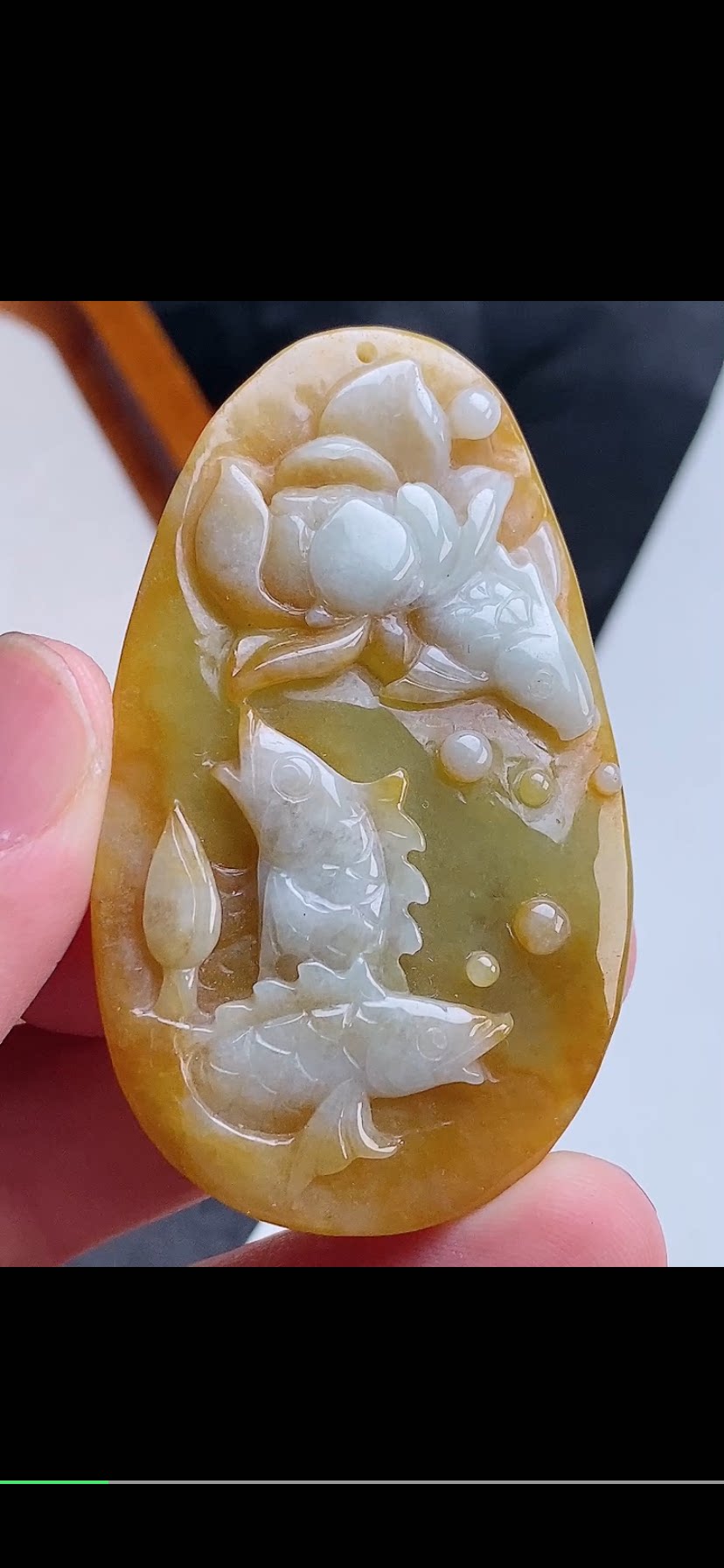 52.6-44.5-5mm,水润   飘花观音吊坠，天然翡翠A货aaa685 十二