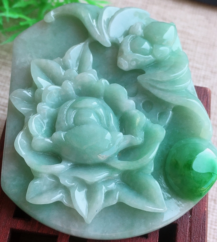 四会翡翠 水润飘阳绿手工巧雕老坑种a货翡翠 花开富贵吊坠带证书