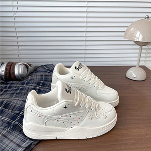 米白色小众厚底面包鞋女百搭学生运动休闲板鞋小白鞋2026春季新款