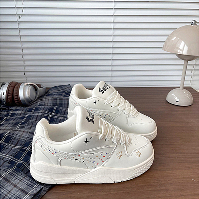 米白色小众厚底面包鞋女百搭学生运动休闲板鞋小白鞋2026春季新款