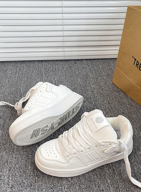 港风男鞋白色情侣面包鞋ins潮2025冬季新款学生百搭运动休闲板鞋