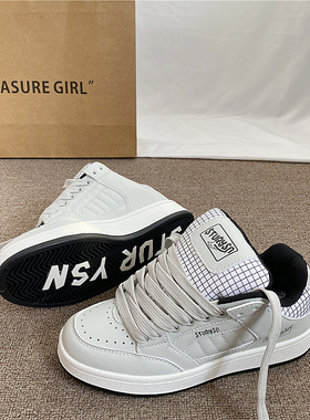 港风灰色小众百搭面包鞋女潮2025冬季新款德训板鞋运动休闲小白鞋