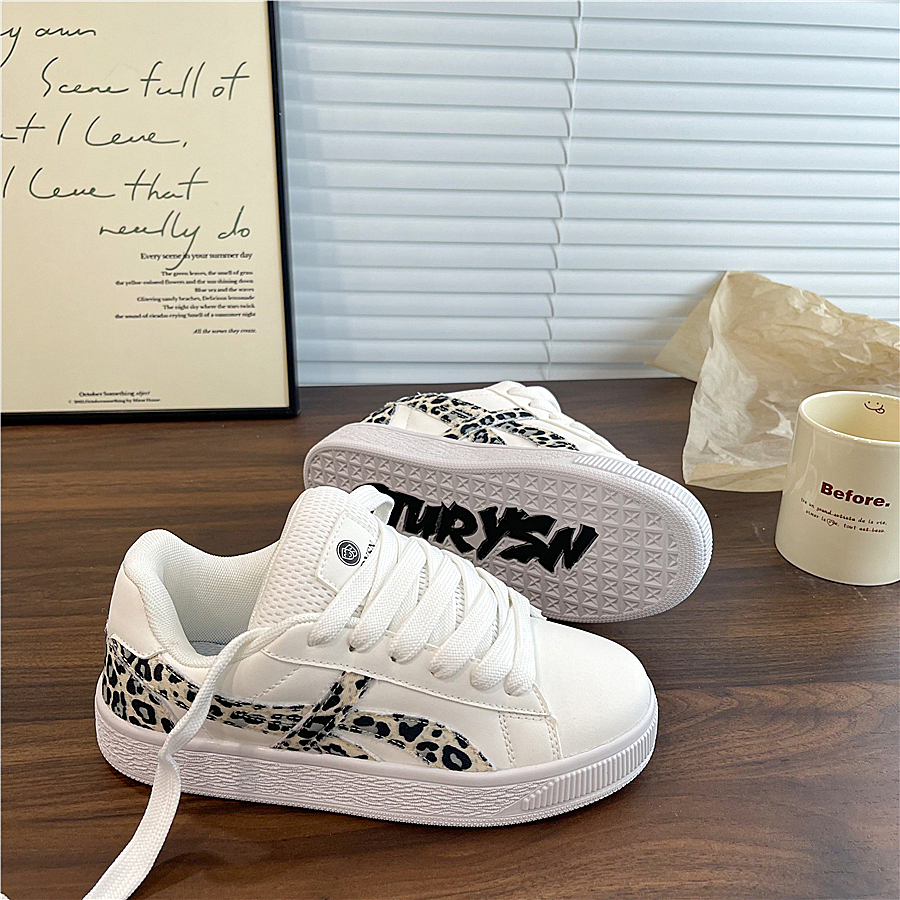 易少年 港风小白鞋子ins潮2025冬季新款学生板鞋百搭休闲面包鞋女