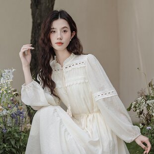 2026春新款民族风好看白色裙子收腰波西米亚超长袖连衣裙女