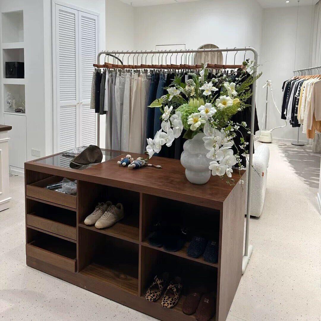 复古风服装店中岛台展示台陈列柜饰品店商用产品展示柜中岛柜