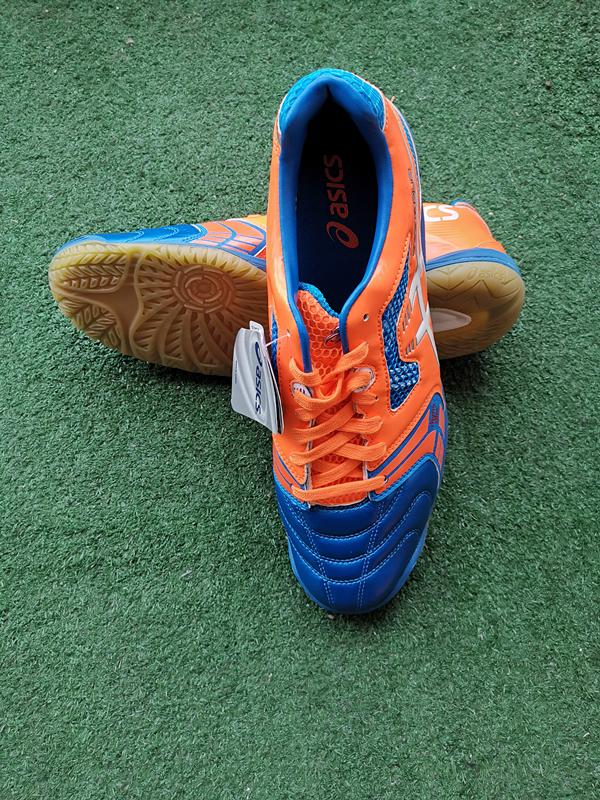 亚瑟士袋鼠皮牛筋底足球鞋