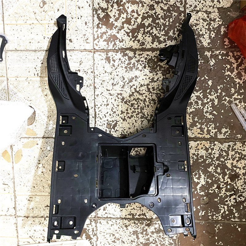 适用铃木USR125 HJ125T-21电池箱脚踏板踏脚板电池盒电瓶箱护板